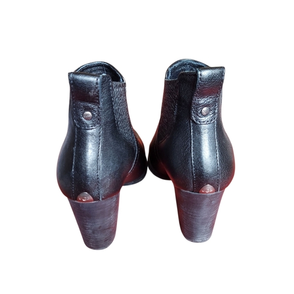 The UGG Cobie II Women’s Ankle Boots high heels Chelsea StyleExcellent Conditio - Picture 6 of 16